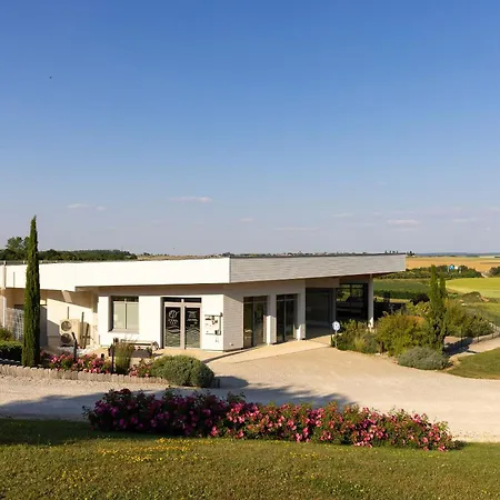 Le Val Moret Restaurant Et 3* Magnant